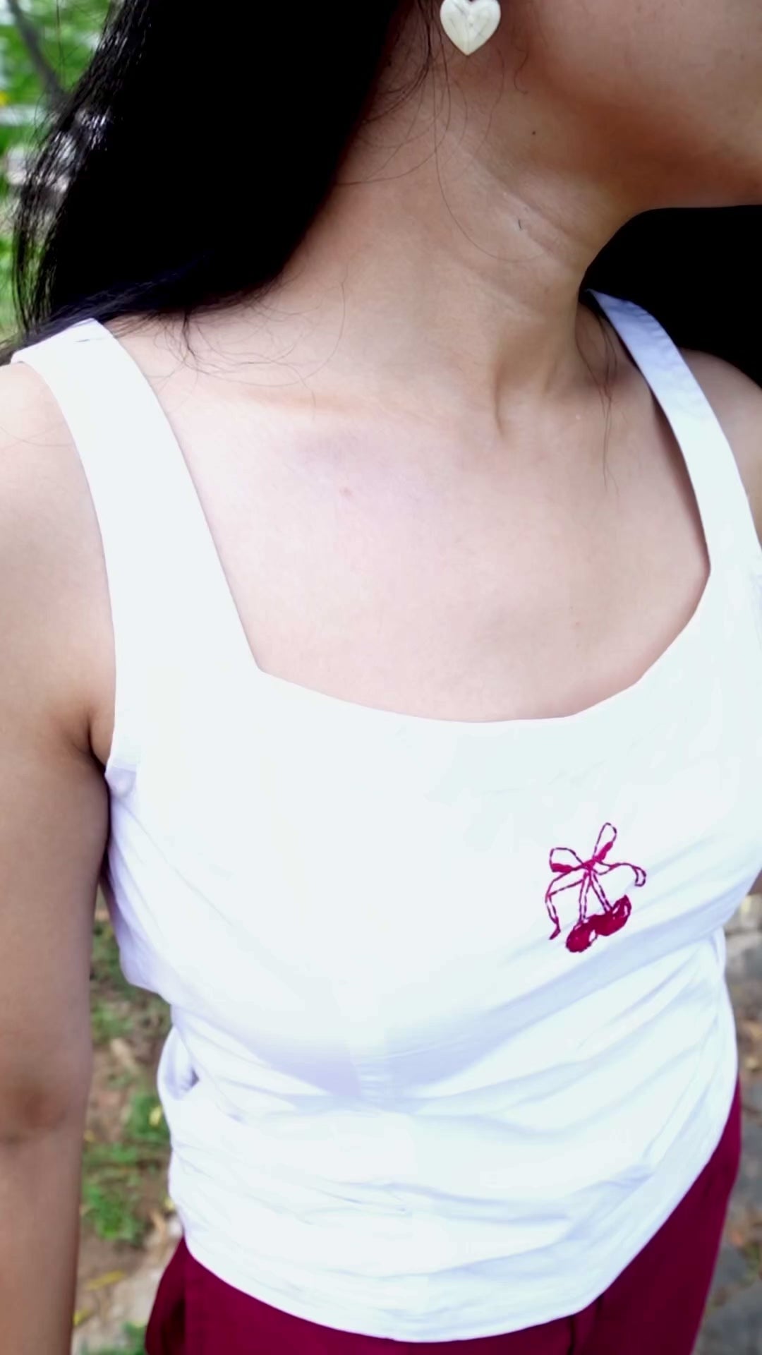 Cherry bow top in white